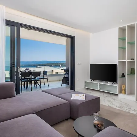 Awesome In With Kitchen Apartment *