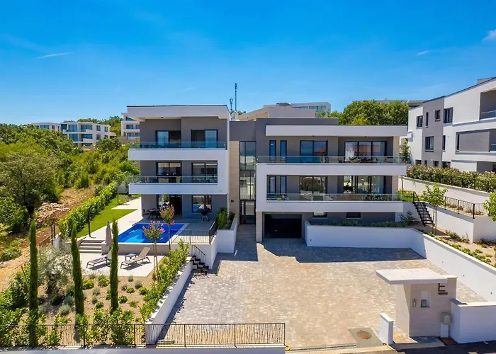 Apartman Amazing In With Wifi Malinska