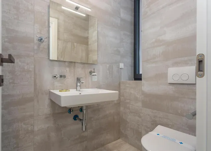 Apartman Amazing In With Wifi Malinska